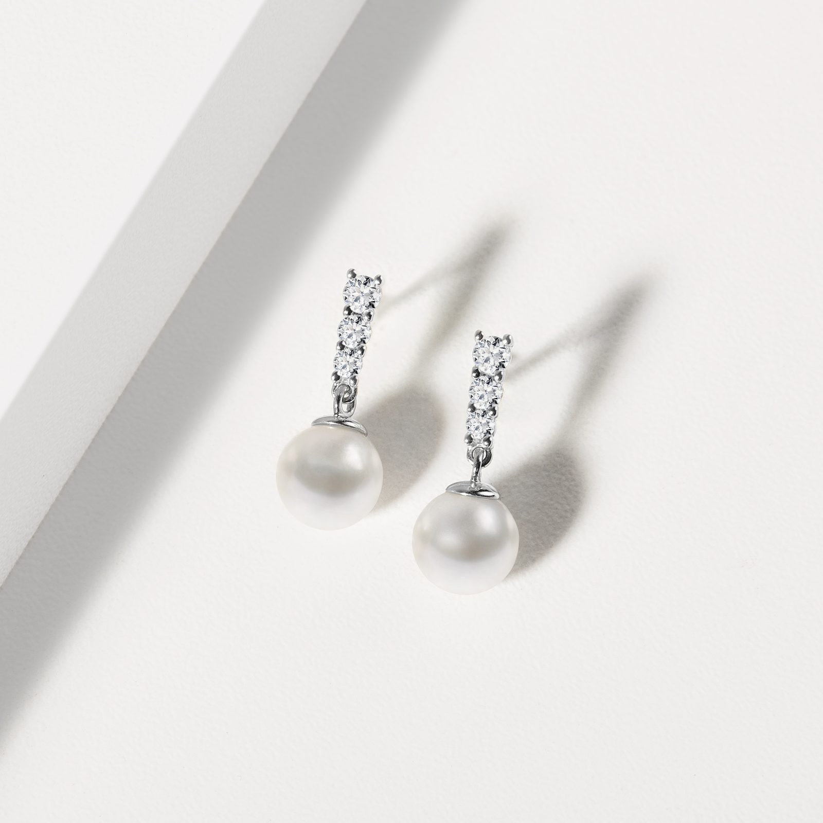 Boucles D'oreilles Or Blanc 18 Carats Avec Perles Akoya Et Pendentif Jadéite Violette - Neuves Avec étiquettes