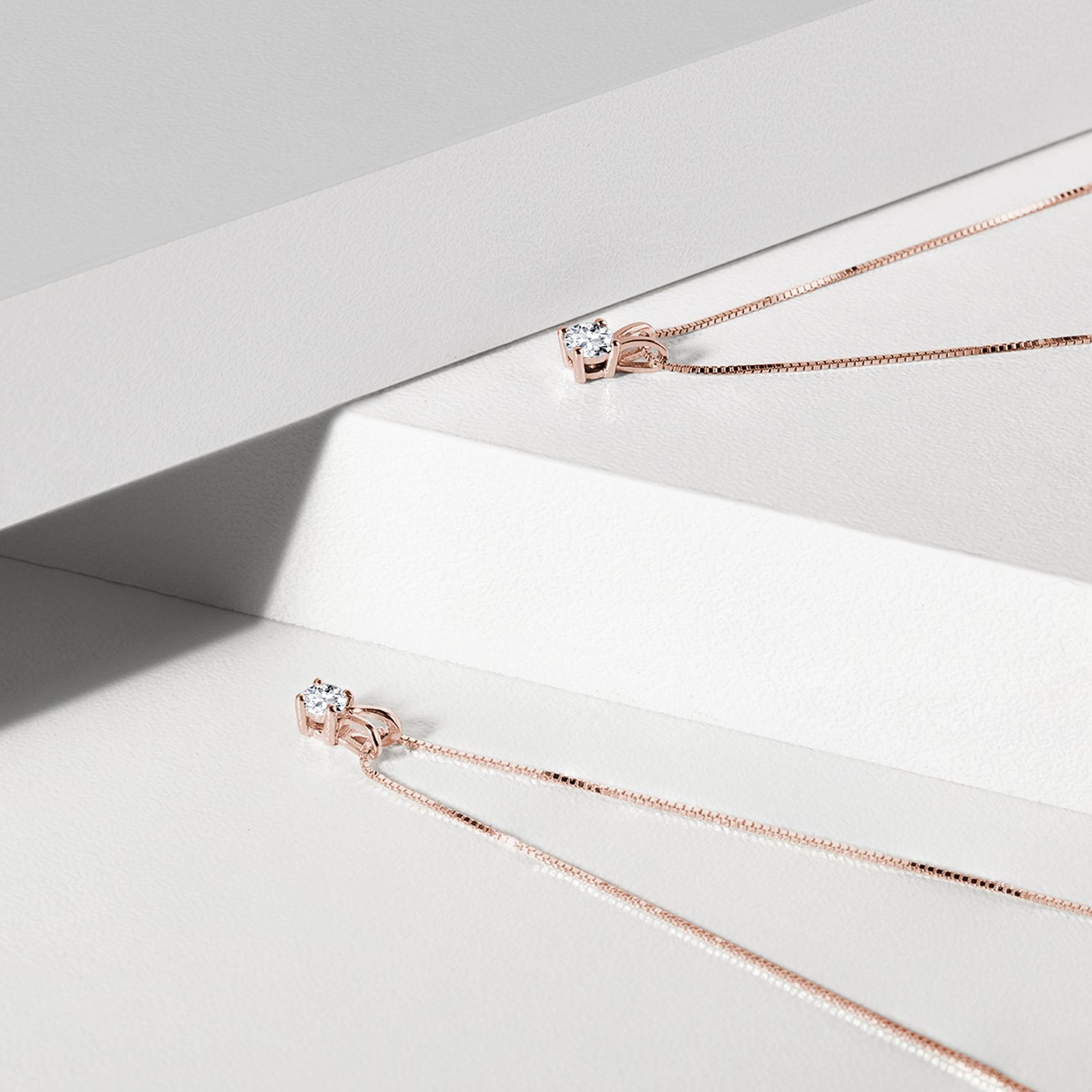 Collier Déclaration Kohls – Strass Rose Laiteux, Chaîne Argent, 18-20 Pouces