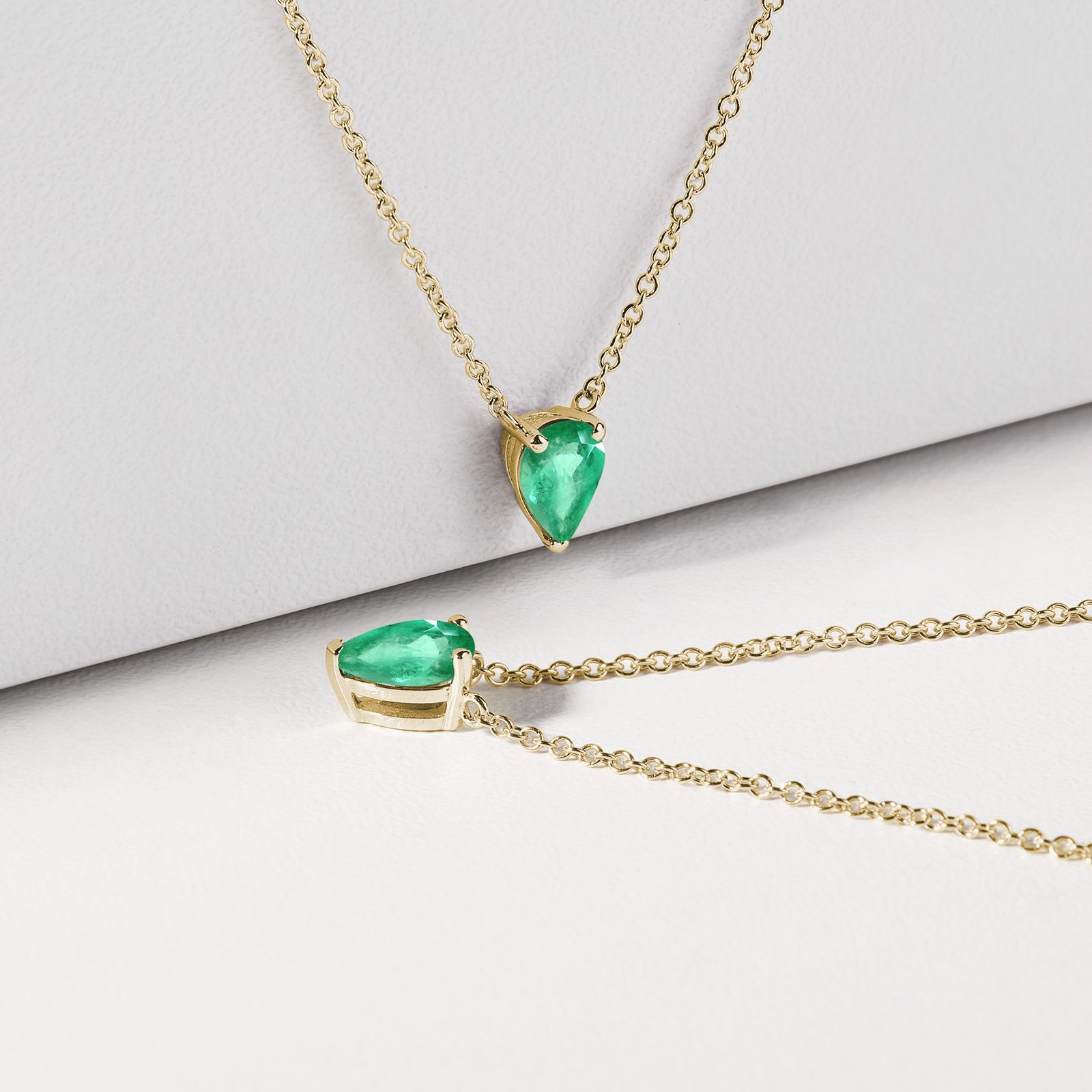 Emerald Necklace in Yellow Gold KLENOTA