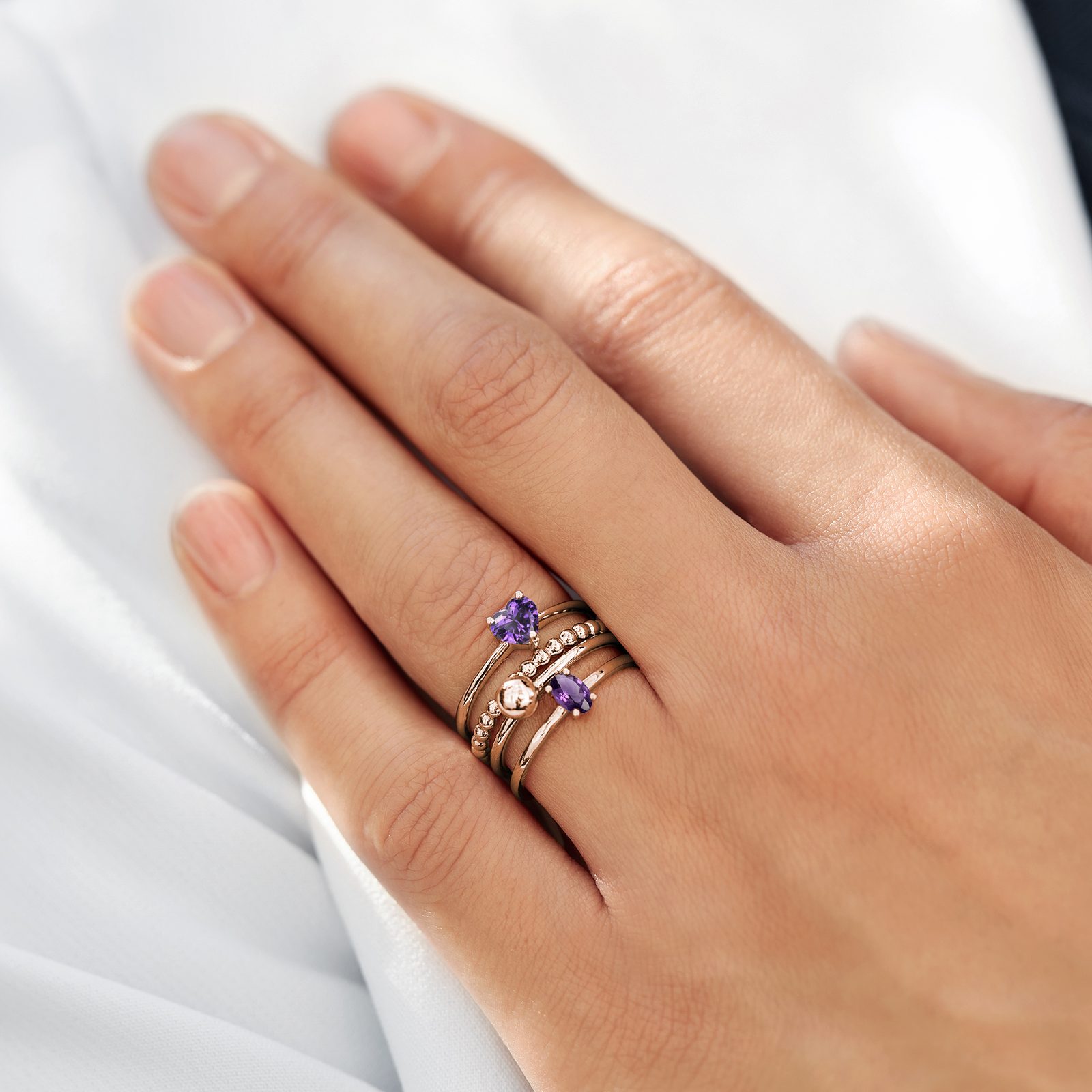 Heart-shaped Amethyst Ring in White Gold | KLENOTA