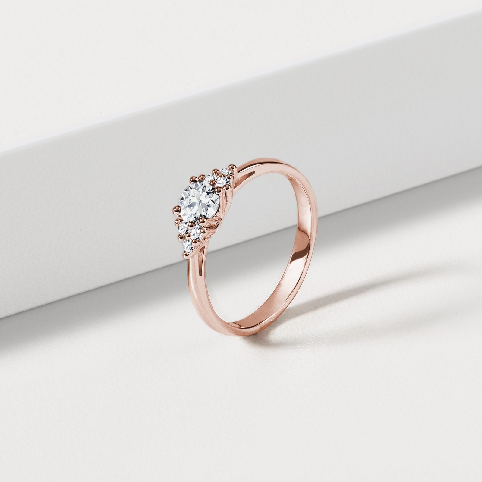 Dainty Diamond Ring in Rose Gold KLENOTA