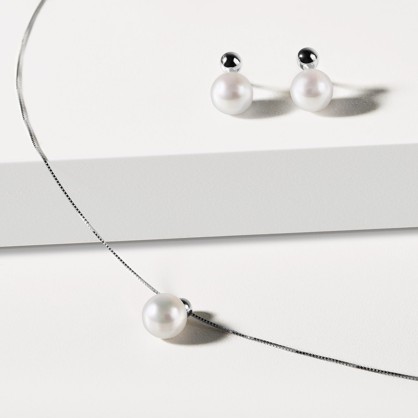 ◆VINTAGE HOLLYWOOD◆ Modern Pearl Earring VH2479EA005M Designer fashion, Seoul-fully created | W Concept