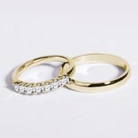Snubní prsteny ze žlutého zlata - dámský s diamanty