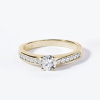 Diamantový zásnubní prsten ze žlutého zlata