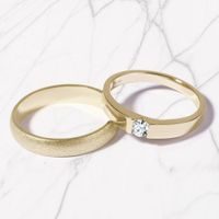 Snubní prsteny ze žlutého zlata - dámský s diamantem