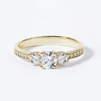 Diamantový zásnubní prsten ze žlutého zlata