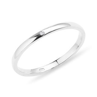 Delicate White Gold Ring with Diamond