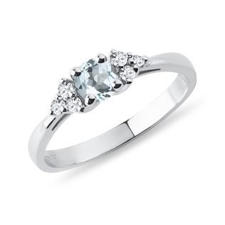 Aquamarine and diamond ring in white gold