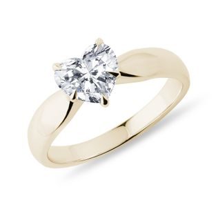 PIERŚCIONEK Z ŻÓŁTEGO ZŁOTA Z LABORATORYJNYM DIAMENTEM SERCEM - PIERŚCIONKI Z LAB GROWN DIAMENTAMI - PIERŚCIONKI ZARĘCZYNOWE