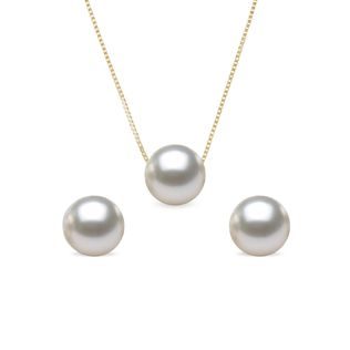 Pearl earring and necklace set in yellow gold