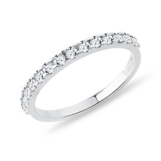 Diamantový snubní prsten z bílého zlata