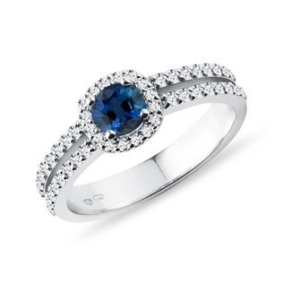 Luxury sapphire and diamond ring in white gold