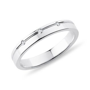 Dámský snubní prsten z bílého zlata se třemi diamanty