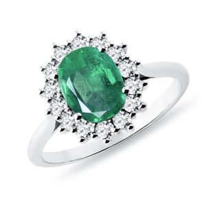 ÉMERAUDE ET DIAMANTS SUR ANNEAU D'OR BLANC - BAGUES EN ÉMERAUDE - BAGUES