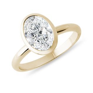 STRIKING YELLOW GOLD OVAL DIAMOND RING - RINGS WITH LAB-GROWN DIAMONDS - ENGAGEMENT RINGS