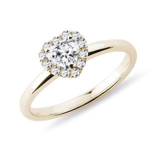 PRSTEN SE SRDÍČKEM VE STYLU HALO VE ŽLUTÉM 14K ZLATĚ - DIAMANTOVÉ ZÁSNUBNÍ PRSTENY - ZÁSNUBNÍ PRSTENY