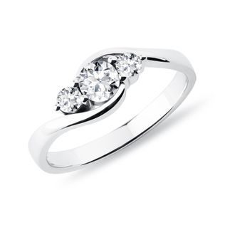 BAGUE D'OR BLANC AVEC TRIO DE DIAMANTS - BAGUES DE FIANÇAILLES EN DIAMANT - BAGUES DE FIANÇAILLES