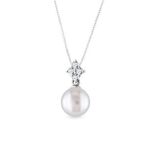 Pearl and diamond pendant in white gold