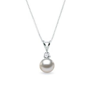 Perlový náhrdelník v bílém zlatě s diamantem