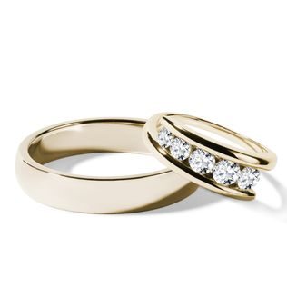 YELLOW GOLD WEDDING RING SET WITH A DIAMOND SPIRAL RING - YELLOW GOLD WEDDING SETS - WEDDING RINGS