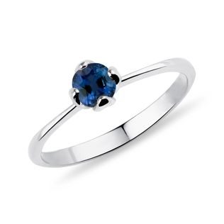 WEISSGOLDRING MIT RUNDEM BLAUEM SAPHIR - RINGE MIT SAPHIR - RINGE