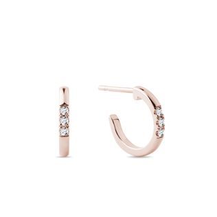 BOUCLES D'OREILLES CRÉOLES EN OR ROSE ET TROIS DIAMANTS - BOUCLES D'OREILLES EN DIAMANT - BOUCLES D'OREILLES