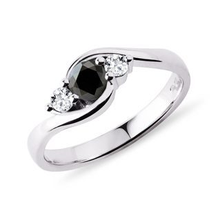 Ring aus 14kt Weißgold mit schwarzem Diamanten