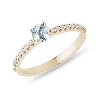 ZŁOTY PIERŚCIONEK Z DIAMENTAMI I OKRĄGŁYM AKWAMARYNEM - PIERŚCIONKI Z AKWAMARYNAMI - PIERŚCIONKI