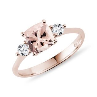 Ring with a Shiny Morganite and Brilliants in Rose Gold