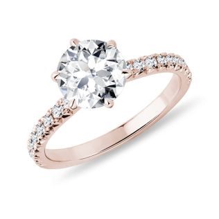 LUXUSNÍ ZÁSNUBNÍ PRSTEN S DIAMANTEM V RŮŽOVÉM ZLATĚ - ZÁSNUBNÍ PRSTENY S LAB GROWN DIAMANTY - ZÁSNUBNÍ PRSTENY