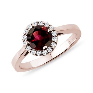 Garnet and diamond ring in rose gold