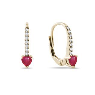 BOUCLES D'OREILLES EN OR, DIAMANTS ET RUBIS CŒUR - BOUCLES D'OREILLES EN RUBIS - BOUCLES D'OREILLES