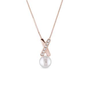 Pearl and diamond necklace in rose gold