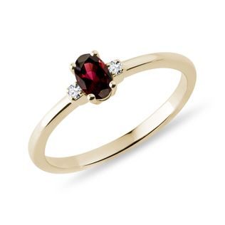 BAGUE EN OR AVEC GRENAT ET DIAMANTS LATÉRAUX - BAGUES EN GRENAT - BAGUES