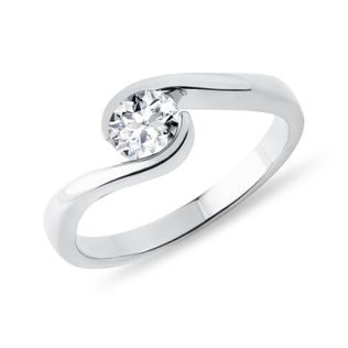 ORIGINÁLNÍ PRSTEN Z BÍLÉHO ZLATA S 0,5CT DIAMANTEM - ZÁSNUBNÍ PRSTENY S BRILIANTEM - ZÁSNUBNÍ PRSTENY
