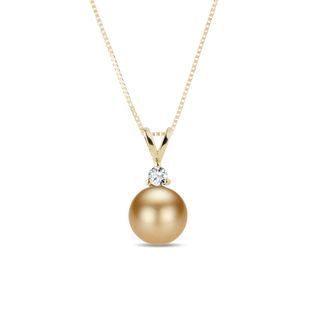 Gold pendant with a pearl and a diamond