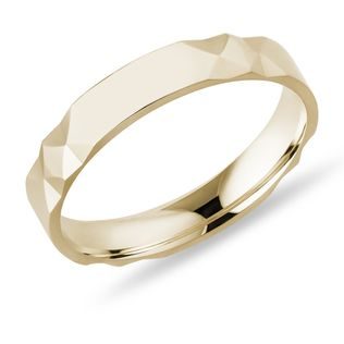 PRSTEN S FASETAMI VE ŽLUTÉM ZLATĚ - PÁNSKÉ SNUBNÍ PRSTENY - SNUBNÍ PRSTENY