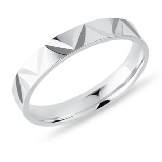PÁNSKY PRSTEŇ Z BIELEHO ZLATA SO ŠTRUKTÚROVANÝM POVRCHOM - SVADOBNÉ OBRÚČKY PÁNSKE - SVADOBNÉ OBRÚČKY