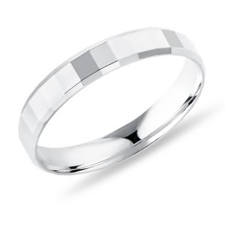 PÁNSKY PRSTEŇ Z BIELEHO ZLATA S FAZETAMI - SVADOBNÉ OBRÚČKY PÁNSKE - SVADOBNÉ OBRÚČKY