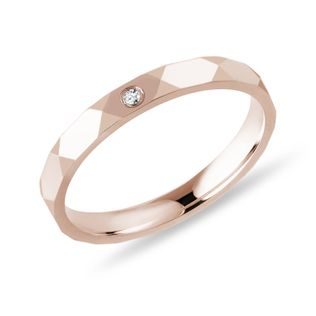 DÁMSKÝ SNUBNÍ PRSTEN S BRILIANTEM V RŮŽOVÉM ZLATĚ - PRSTENY S DIAMANTY - PRSTENY