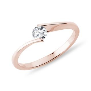 MINIMALISTICKÝ PRSTEN Z RŮŽOVÉHO ZLATA S DIAMANTEM - ZÁSNUBNÍ PRSTENY S BRILIANTEM - ZÁSNUBNÍ PRSTENY