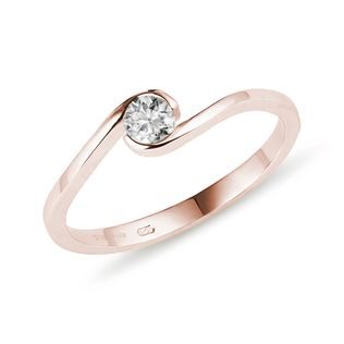 Asymetrický prsten s diamantem v růžovém zlatě