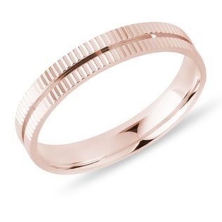 PÁNSKÝ PRSTEN S VROUBKOVÁNÍM V RŮŽOVÉM ZLATĚ - PÁNSKÉ SNUBNÍ PRSTENY - SNUBNÍ PRSTENY
