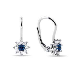 BOUCLES D'OREILLES EN OR BLANC AVEC FLEURS EN SAPHIR ET DIAMANTS - BOUCLES D'OREILLES EN SAPHIR - BOUCLES D'OREILLES