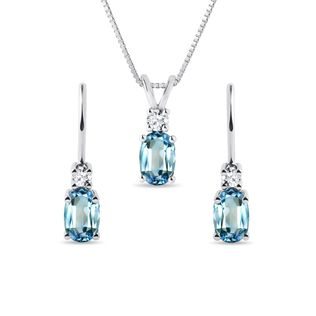 BOUCLES D'OREILLES ET COLLIER OR BLANC, TOPAZES, DIAMANTS - ENSEMBLES DE BIJOUX EN GEMMES - BIJOUX