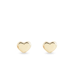 Złote kolczyki w kształcie serc