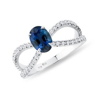 LUXURIÖSER DIAMANTVERLOBUNGSRING MIT SAPHIR IN WEISSGOLD - SAPHIRVERLOBUNGSRINGE - VERLOBUNGSRINGE