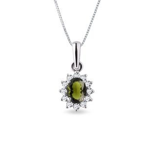 Vltavínový náhrdelník z bieleho zlata s diamantmi