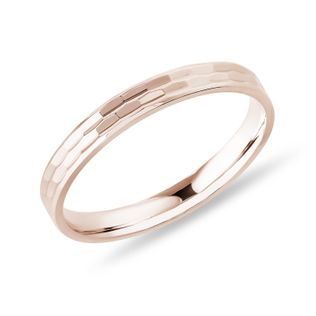DÁMSKÝ PRSTEN S RYTÝM POVRCHEM V RŮŽOVÉM ZLATĚ - PRSTENY Z RŮŽOVÉHO ZLATA - PRSTENY