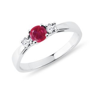 RUBÍNOVÝ PRSTEŇ Z BIELEHO ZLATA S DIAMANTMI - ZÁSNUBNÉ PRSTENE S RUBÍNOM - ZÁSNUBNÉ PRSTENE